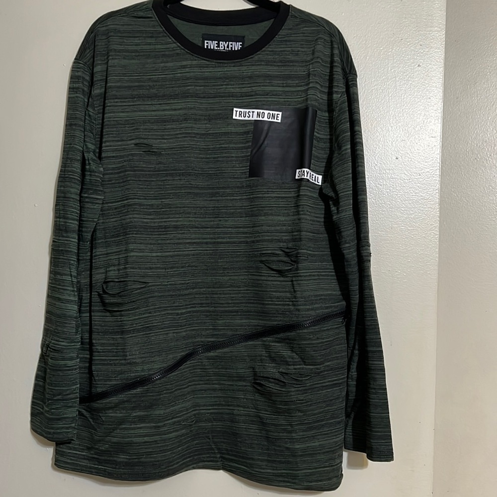 Men’s distressed shirt